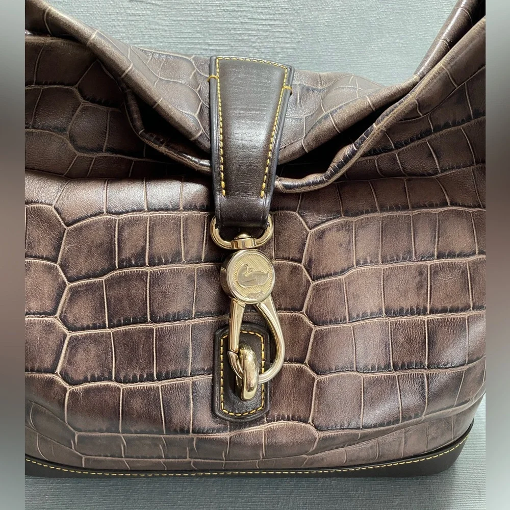 Dooney and Bourke croc logo lock hobo bag amazing condition 11” x 5” x 12” Brown - Picture 3 of 17